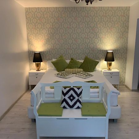 Cozy Apartment In A Quiet Area Крайова Екстериор снимка