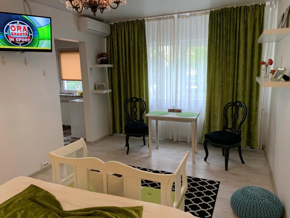 Cozy Apartment In A Quiet Area Крайова Екстериор снимка